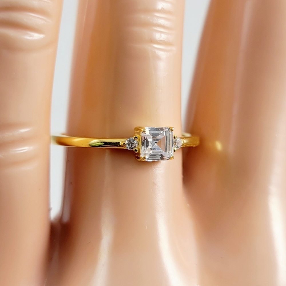 18k Yellow Gold Dainty Princess Cut Ring - Picture 2 of 10